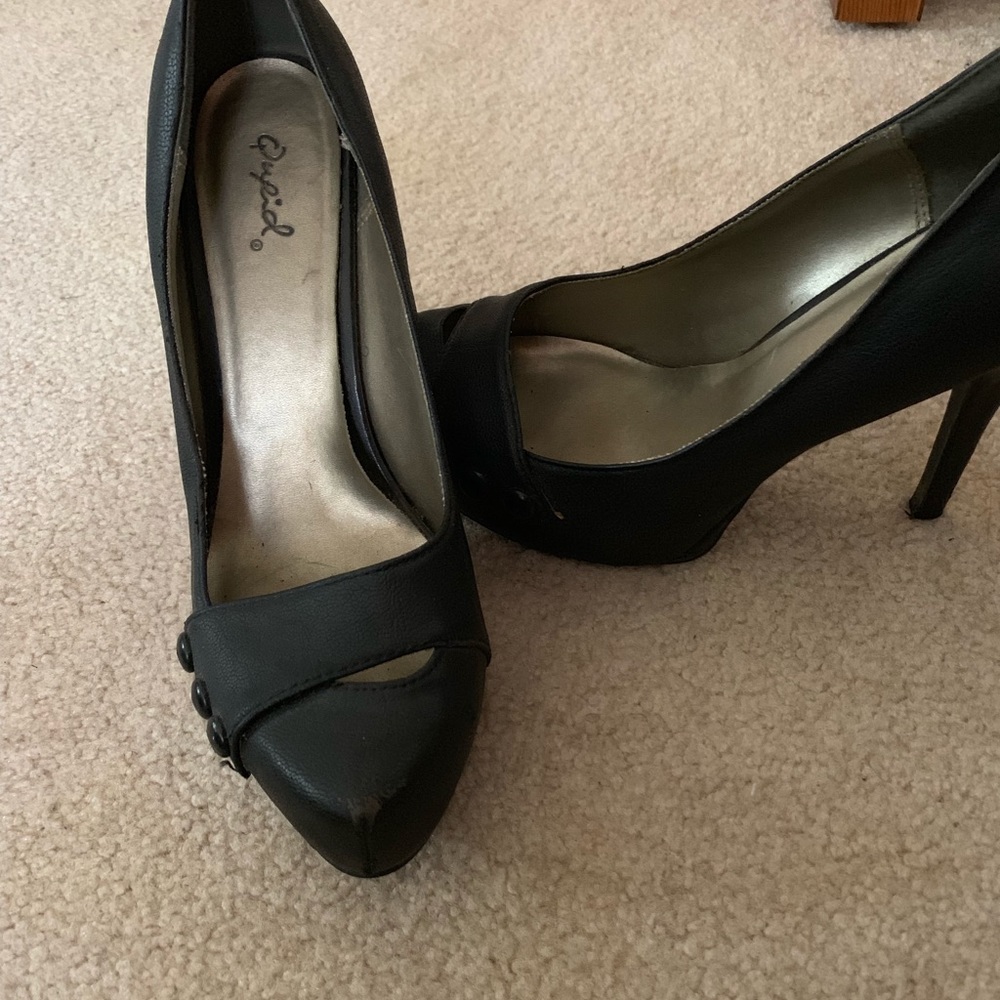 Black lady high heels shoes